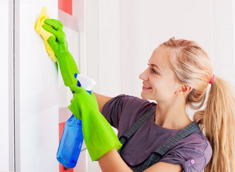Professional oven cleaner in Fulham removing grease from a kitchen oven